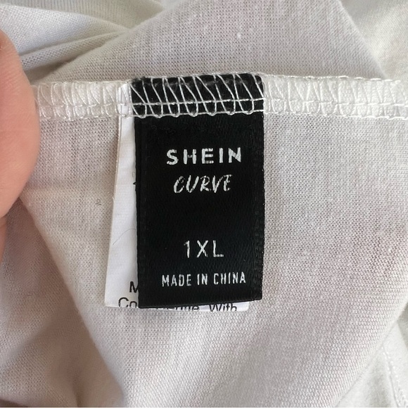 Be kind graphic Tshirt size 1XL - Picture 5 of 6